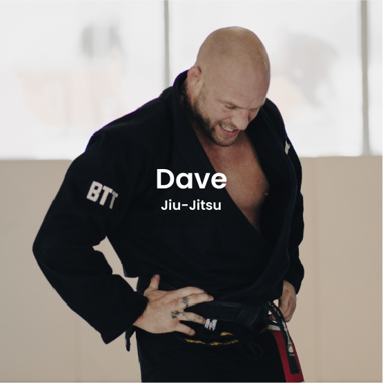 Dave a commencé les sports de combat à l’âge de 14 ans en boxe olympique à Trois-Rivières. À 17 ans, il s’enrôle dans les Forces Armées Canadiennes où il apprendra différentes techniques de combat sans arme militaire. Il a reçu sa ceinture noire en Jiu-Jitsu Brésilien sous Lee Villeneuve et Fabio Holanda en juin 2021.